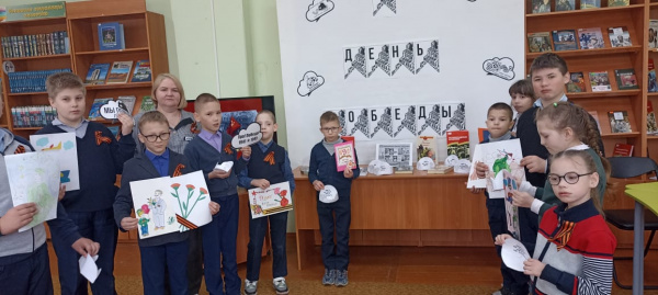 7 мая 2025 года городская библиотека-филиал №3 им. М. Сеспеля присоединилась к республиканской молодежной патриотической акции «Книжный марш Победы»